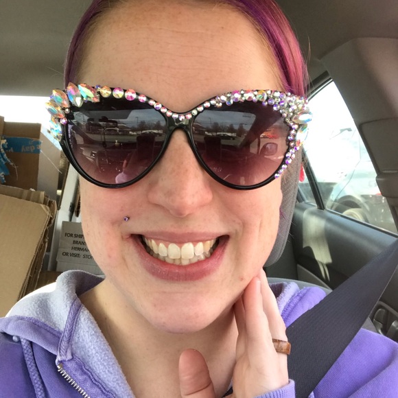 Meet your Posher, Cindy - Picture 7 of 8